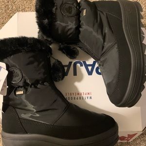 Womens Black snow boots